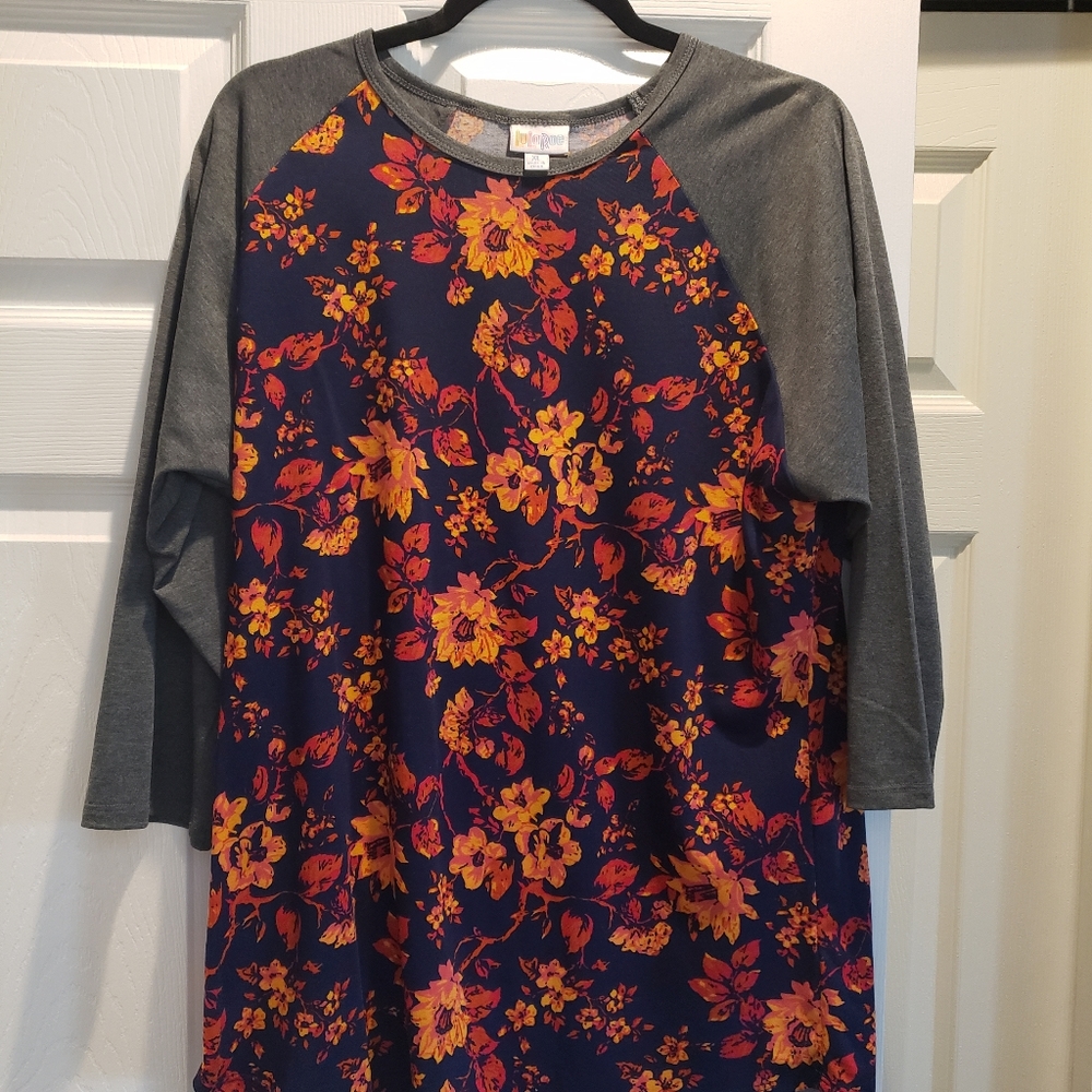 Floral 3/4 Top